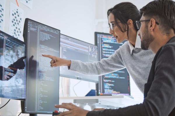 8 Best Legacy Modernization Strategies for Scaling Quickly